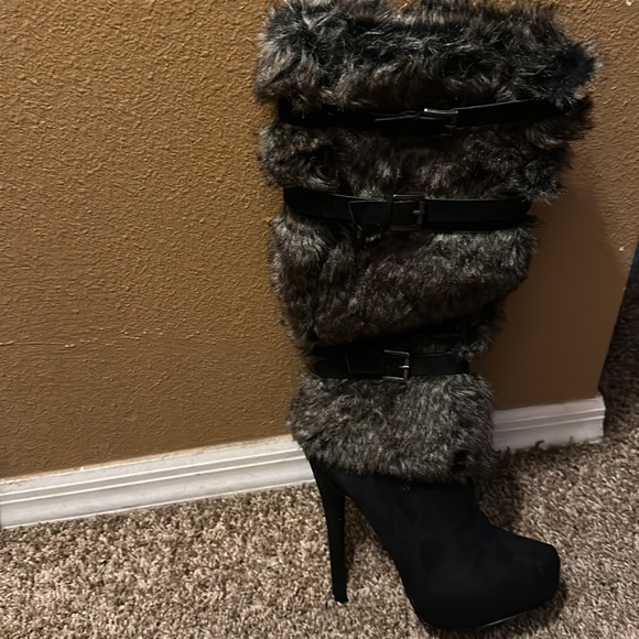 Size 8.5 JustFab Heel Boots. Black in color. Brand New. - Picture 3 of 3